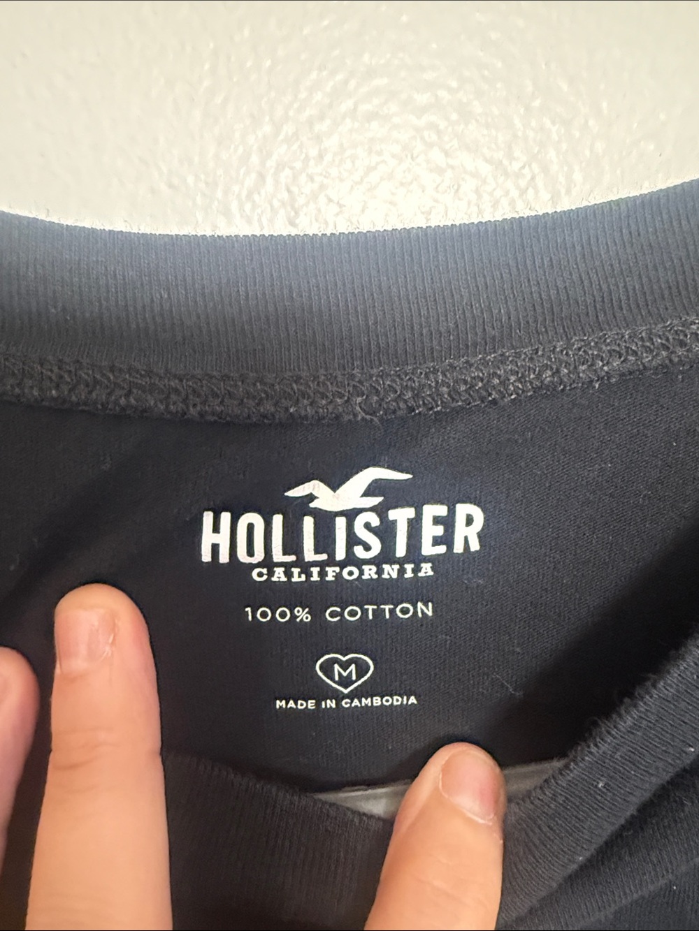 Hollister Black Cropped Logo Tee - Picture 2 of 3